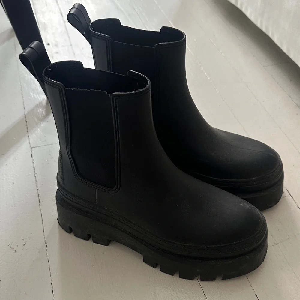 Classic Black Women's Chelsea Lug Boots